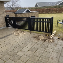 Opsætning af hegn i sort i Køge